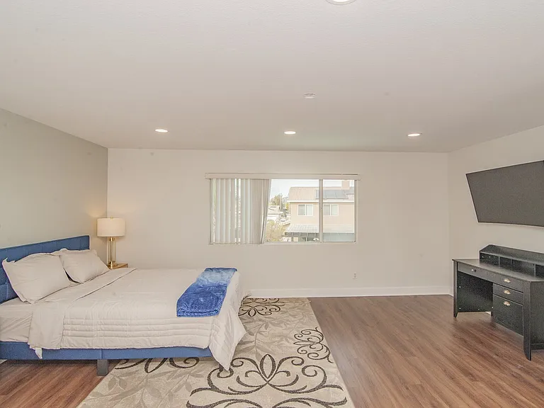 26876 Alta Mira St — Photo 32
