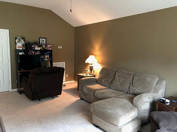 4th image of 161 Lees Ave