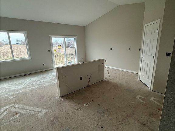 4th image of 1033 Linden St