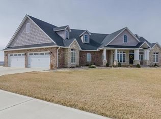 9701 Meriwether Dr, Saint Jacob, IL 62281