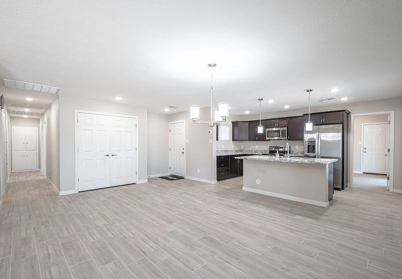 4 bed, 3.0 bath, 1847 sqft, $2,100 — Photo 2