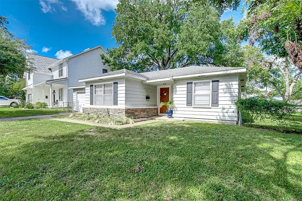 3 bed, 1.0 bath, 1387 sqft, $2,150 — Photo 1