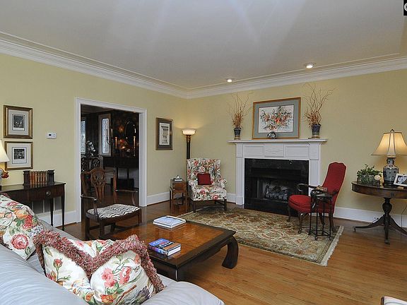 5th image of 231 Branch Hill Ln
