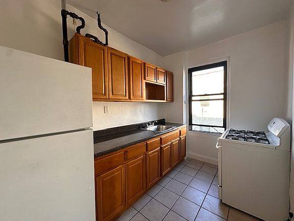 3rd image of 21-78 35th St #B5