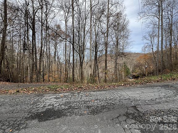 5th image of 7 Deer Ridge Rd