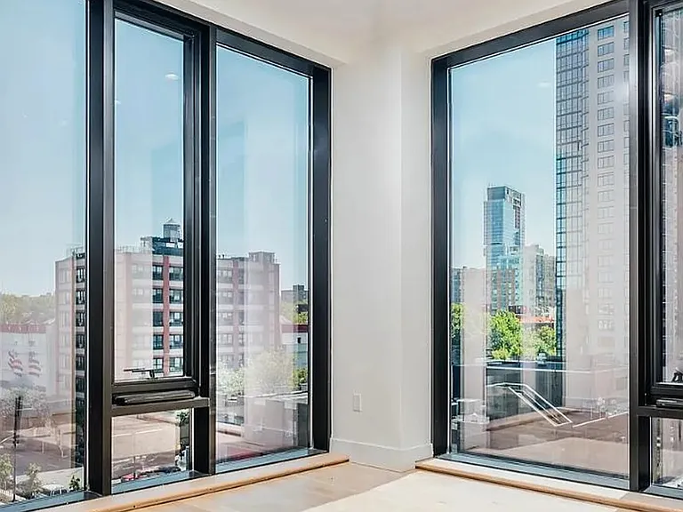 260 Gold St #508 — Photo 1