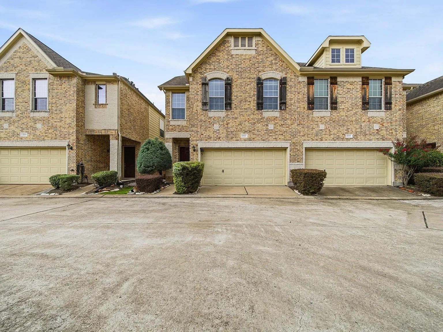 3 bed, 4.0 bath, 3476 sqft, $2,695 — Photo 3