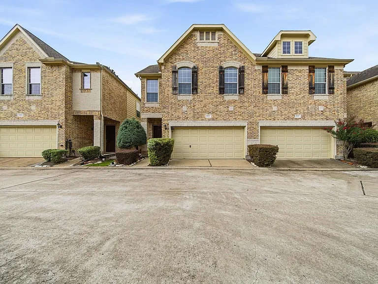 2711 Wallingford Pnes — Photo 3