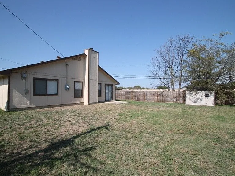 1100 Goodhue Dr — Photo 16