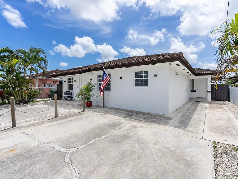 1214 NW 34th Ave #1214 — Photo 4