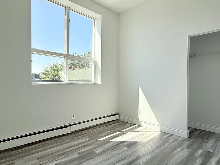 1188 Wyandotte St E #4 — Photo 6
