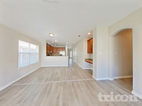 3rd image of 2413 Castle Creek Dr