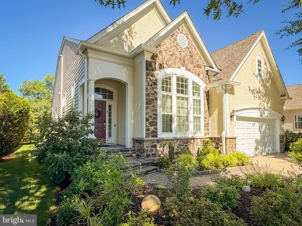 15 McConkey Dr, Washington Crossing, PA 18977