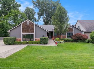 3396 Benstein Rd, Commerce Township, MI 48382