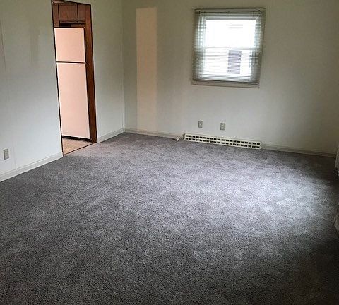 5th image of 3305 E Broadway St