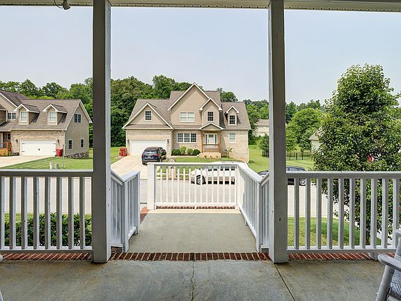 5th image of 1 Hannah Ct