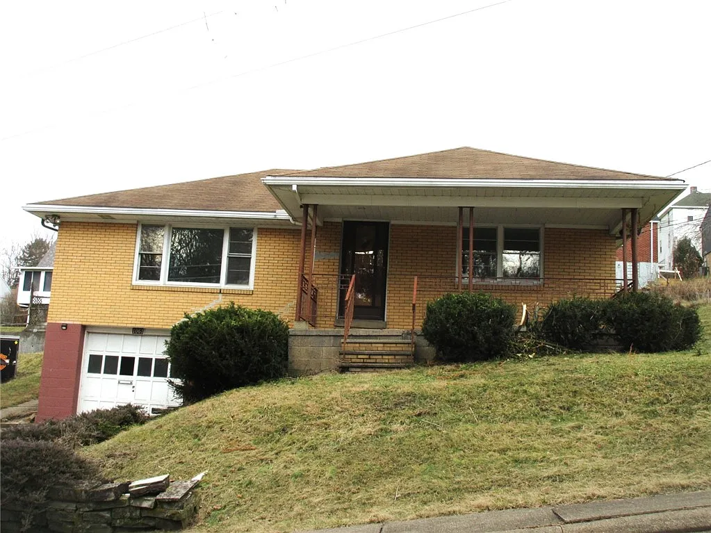 1061 Grant Ave photo 1