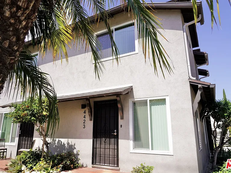 4423 Cahuenga Blvd — Photo 1