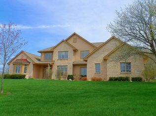 W251N4996 Belstone Ct, Pewaukee, WI 53072