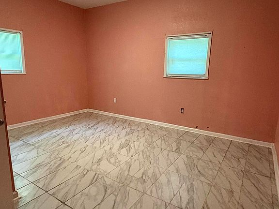 4th image of 656 Sloan Cir