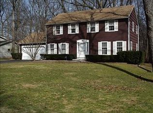 5 Rippingale Rd, Pittsford, NY 14534