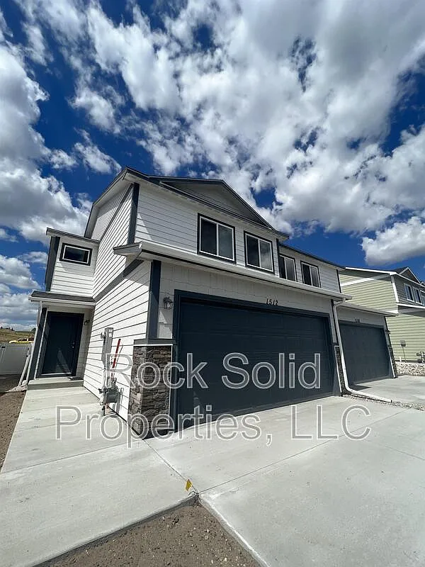 3 bed, 2.5 bath, 1568 sqft, $2,250 — Photo 1