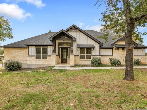 839 Shady Grove, Adkins, TX 78101