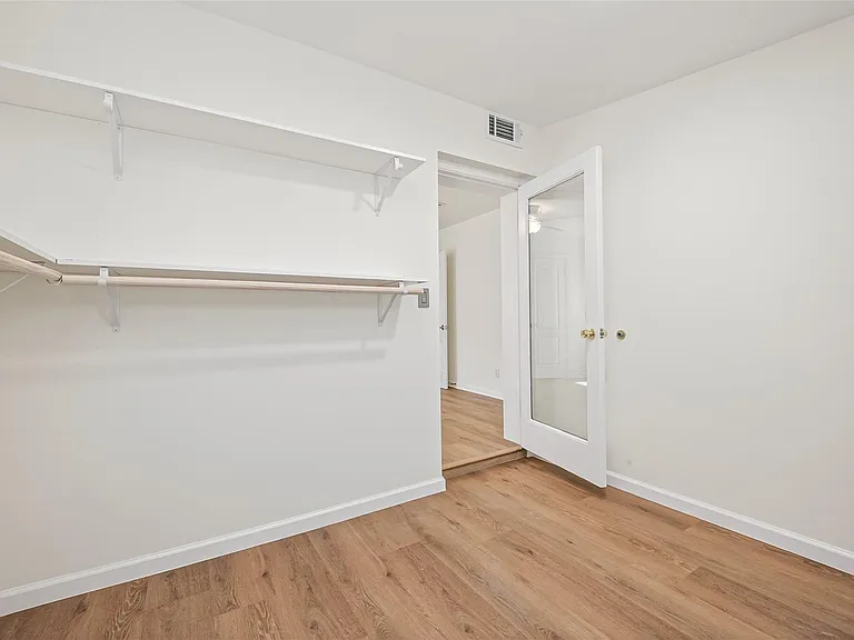 7950 Longridge Dr — Photo 39