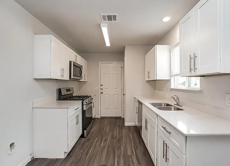 19019 Moynihan Dr — Photo 9