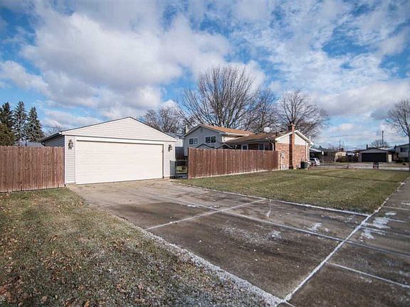 3rd image of 36311 Samoa Dr