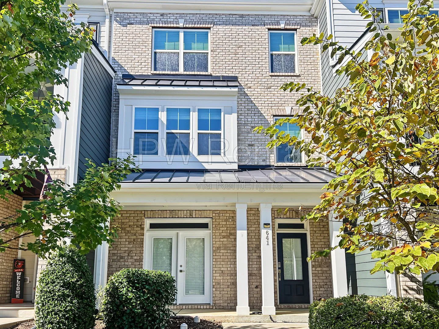 3 bed, 3.5 bath, 2111 sqft, $2,100 — Photo 1