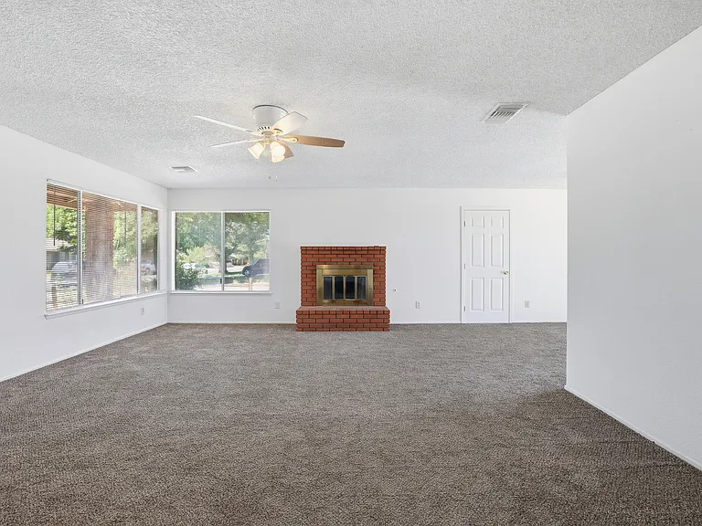 9837 E Avenue R10 — Photo 9