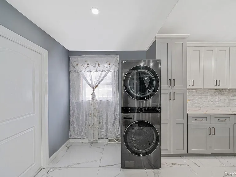 158 Mohawk St — Photo 5