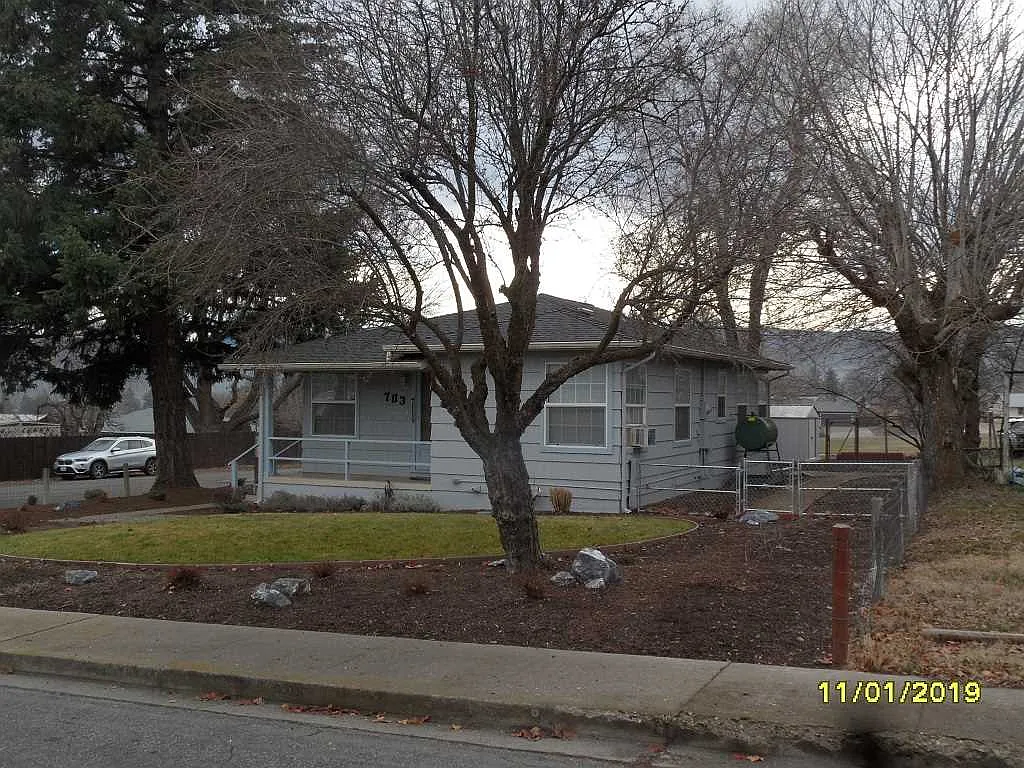 703 W Lennox St photo 1
