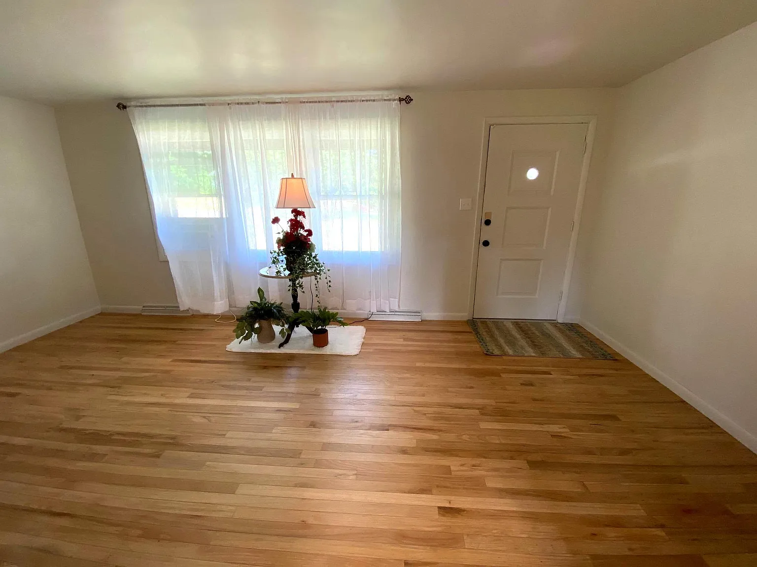 4 bed, 1412 sqft, $2,500 — Photo 3