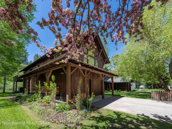 1345 N West St, Wilson, WY 83014