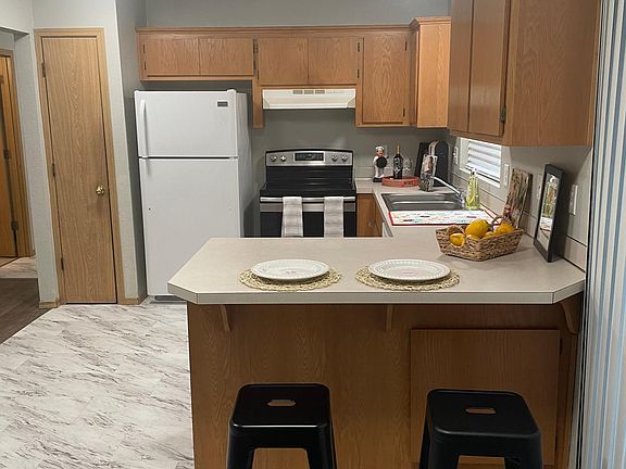 Kitchen with eating bar