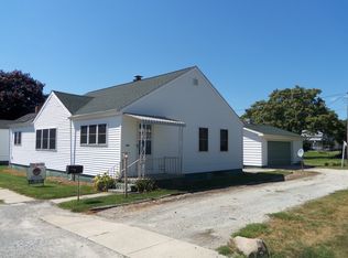 206 W North St, Bourbon, IN 46504