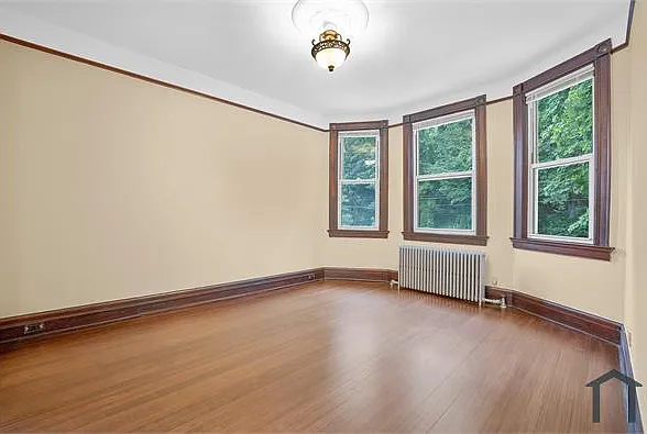661 Van Duzer St #B — Photo 3