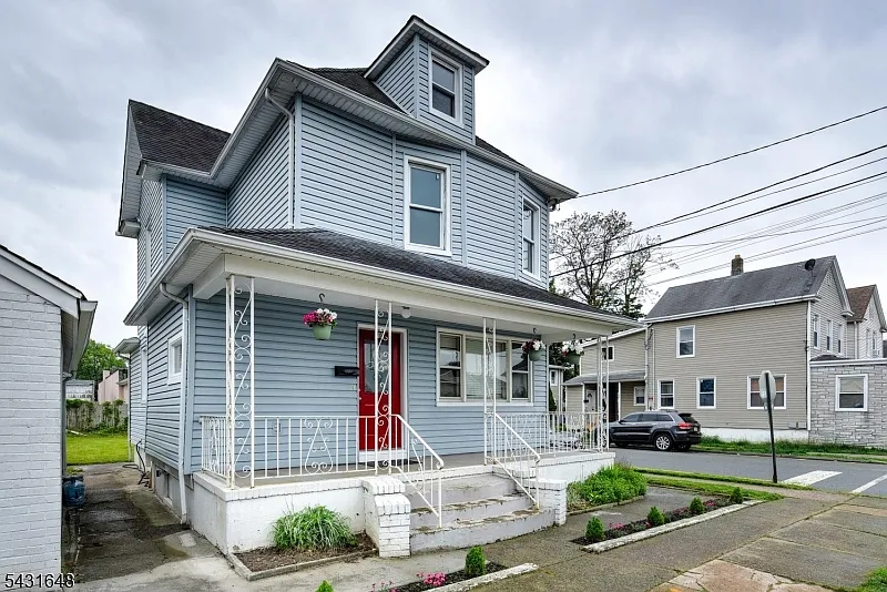 3 bed, 1.5 bath, $3,600 — Photo 3