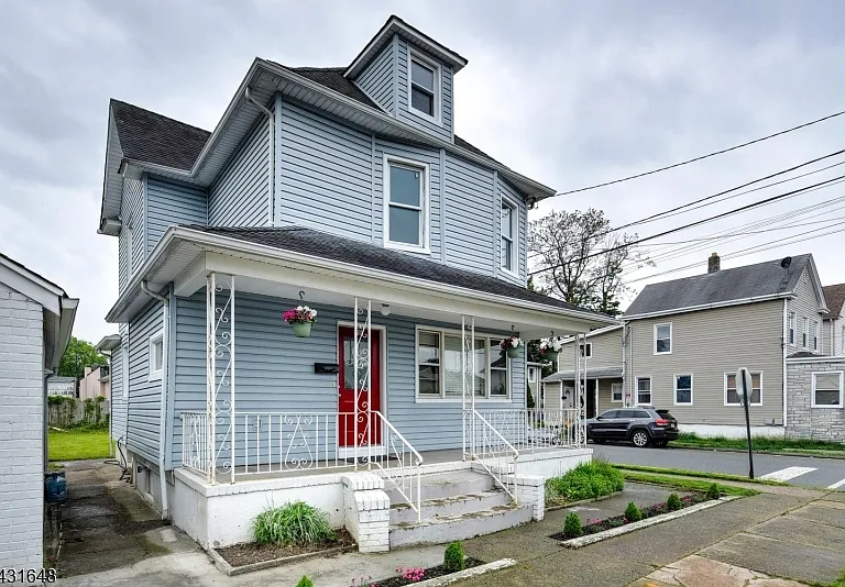 40 Grove St — Photo 3