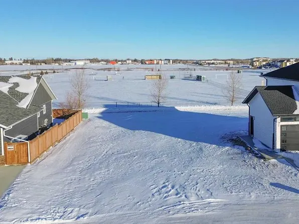 6926 Meadowview Dr, Stettler, AB T0C 2L1