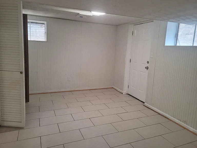 6818 Rolling Rd — Photo 34
