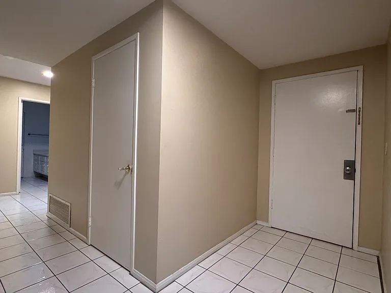 17040 Ridge Park Dr — Photo 3