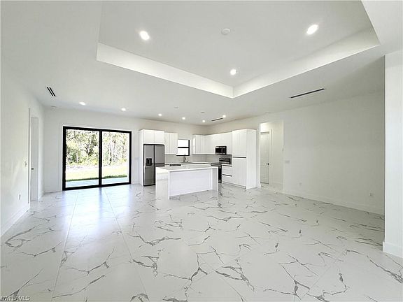 4th image of 3257 Desoto Blvd S