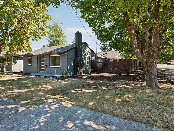 3rd image of 8806 NE Sacramento St