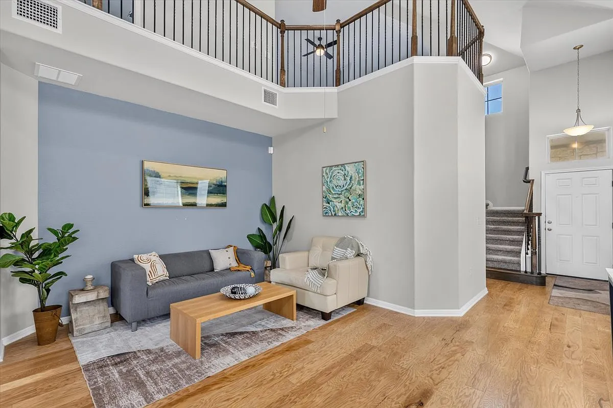 3 bed, 2.5 bath, 1910 sqft, $2,500 — Photo 1