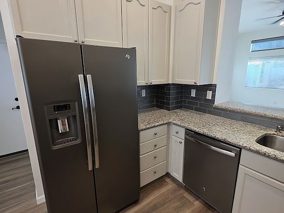 4th image of 2825 Dinwiddie Way