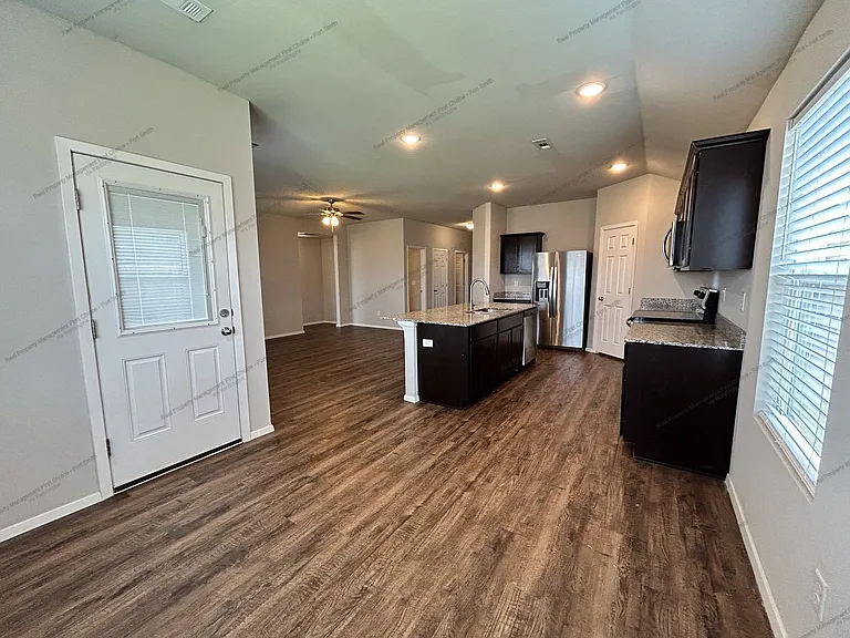 8015 Dogwood Dr — Photo 12