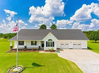 145 Henry Ln, Vass, NC 28394